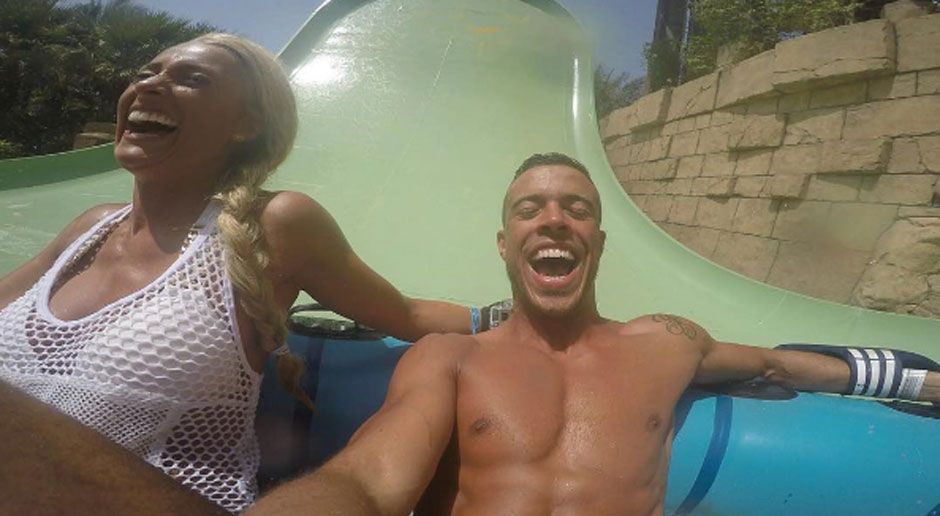 
                <strong>Franco di Santo (FC Schalke 04)</strong><br>
                Im Adrenalinrausch: Der Schalker Strümer Franco di Santo hat richtig viel Spaß im Wasserpark in Dubai.
              