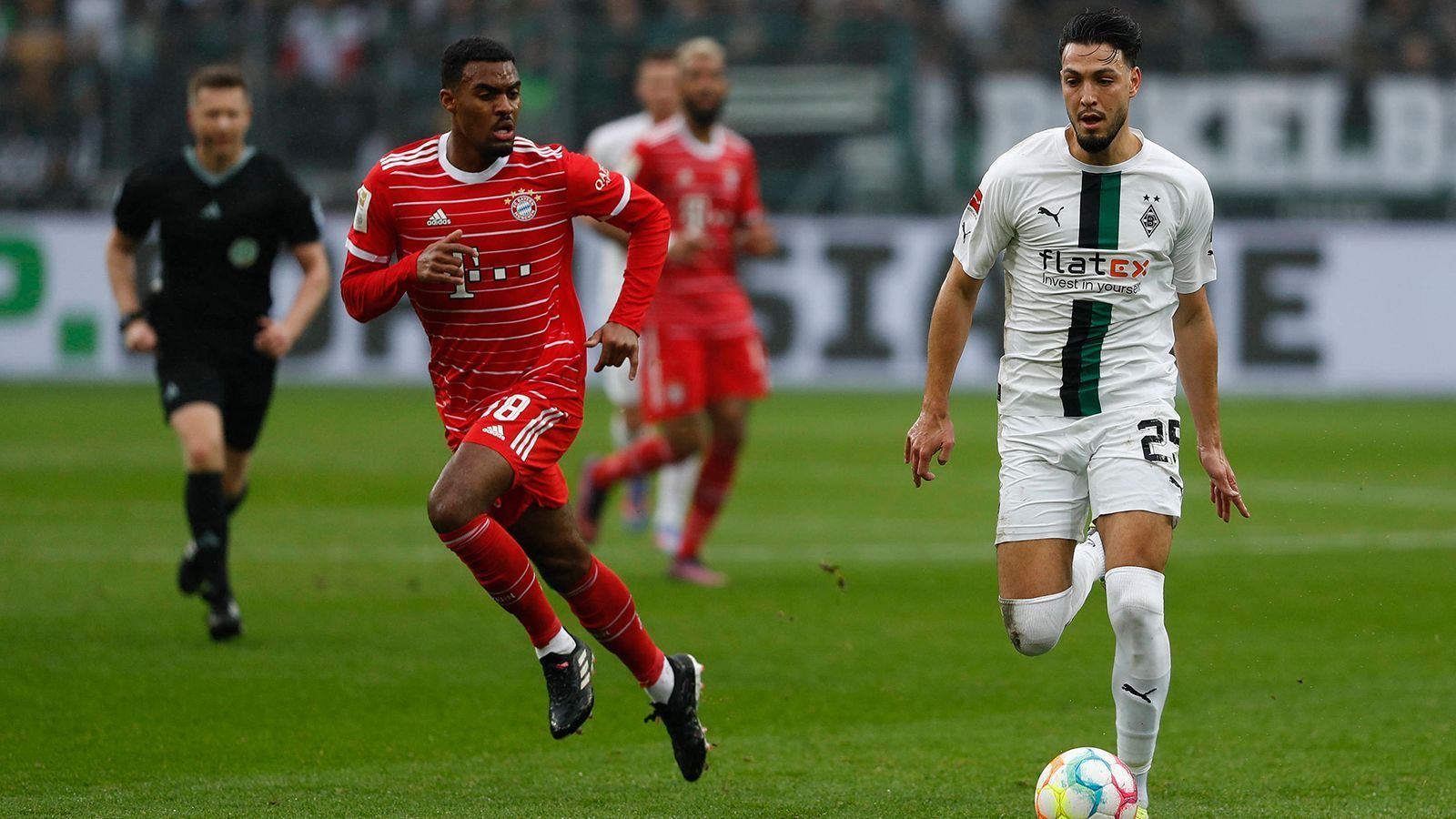 
                <strong>Ramy Bensebaini (Borussia Mönchengladbach)</strong><br>
                Fällt vor allem mit seinem Zuckerball auf Plea auf, der dem Franzosen in Minute acht den Weg zum Bayern-Tor freimacht. In der Folge fliegt Upamecano vom Platz. Ansonsten aber vor allem im Spiel nach vorne angesichts der Überzahl zu selten wirklich zwingend. Hat in der 57. Minute Pech bei einem Lattentreffer. ran-Note: 4
              