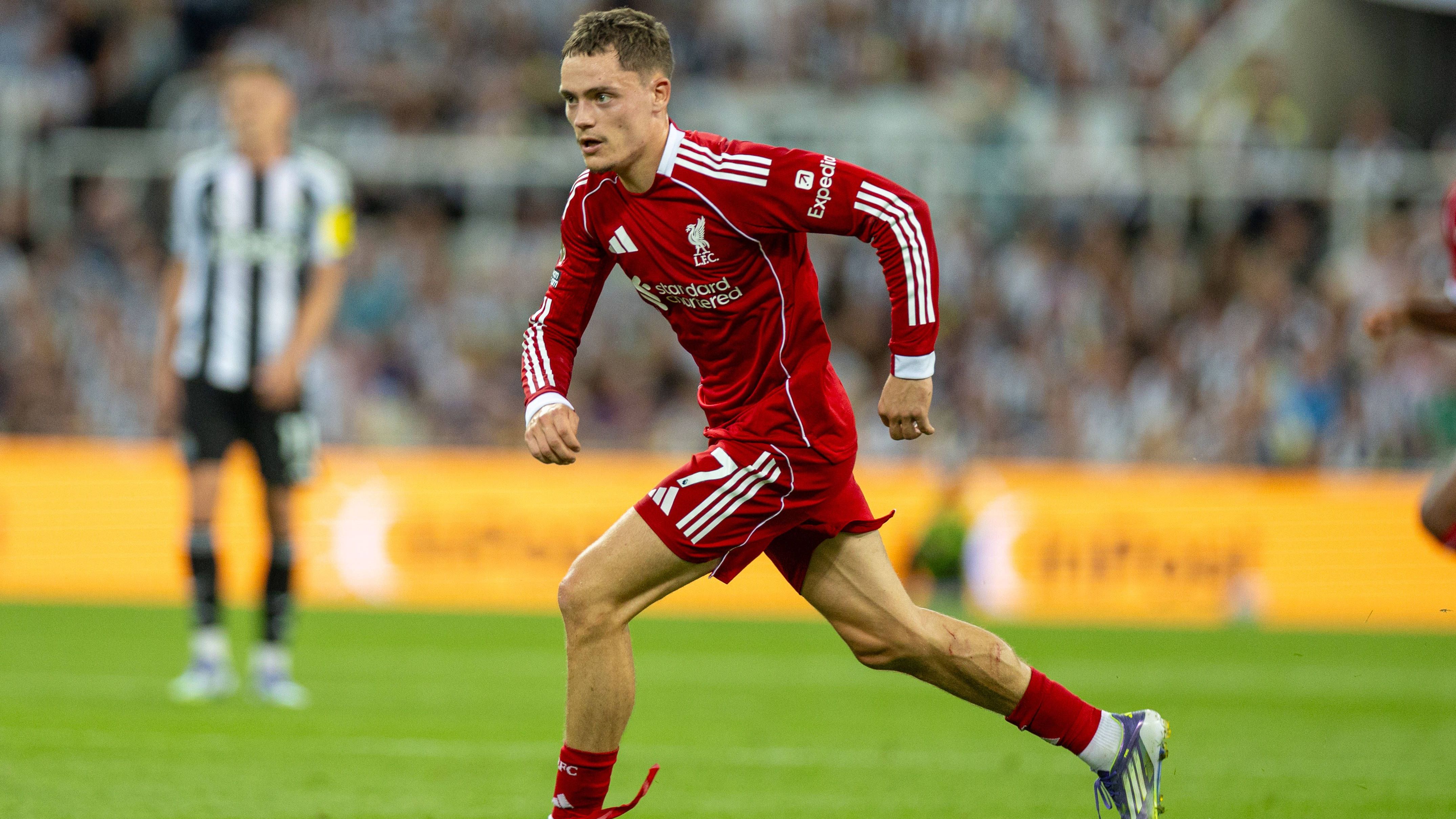 <strong>Platz 3: Florian Wirtz (von Bayer Leverkusen zum FC Liverpool)</strong><br>Lange stand der offensive Mittelfeldspieler beim FC Bayern ganz oben auf der Wunschliste. Am Ende entschied sich Wirtz dennoch für einen Wechsel in die Premier League. Von Bayer Leverkusen ging es für <strong>125 Millionen Euro</strong> zu den "Reds", mit denen er aktuell in seine erste Saison startet.
