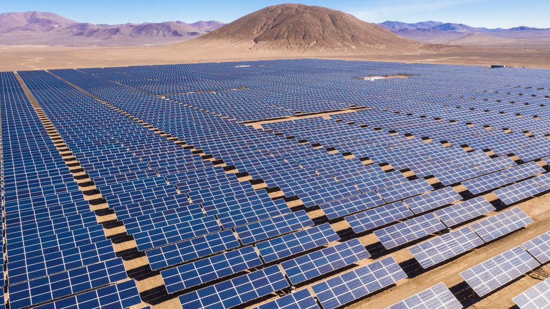 Solarkraftwerk in der Atacama-Wüste von Chile.