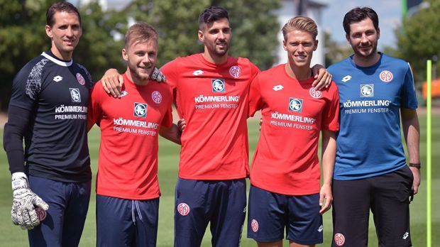 
                <strong>1. FSV Mainz 05</strong><br>
                Neben Adler verpflichtete Mainz mit Alexandru Maxim (Stuttgart), Kenan Kodro (Osasuna) und Viktor Fischer (Middlesbrough, v.l.n.r.) drei vielversprechende Offensivspieler. 
              