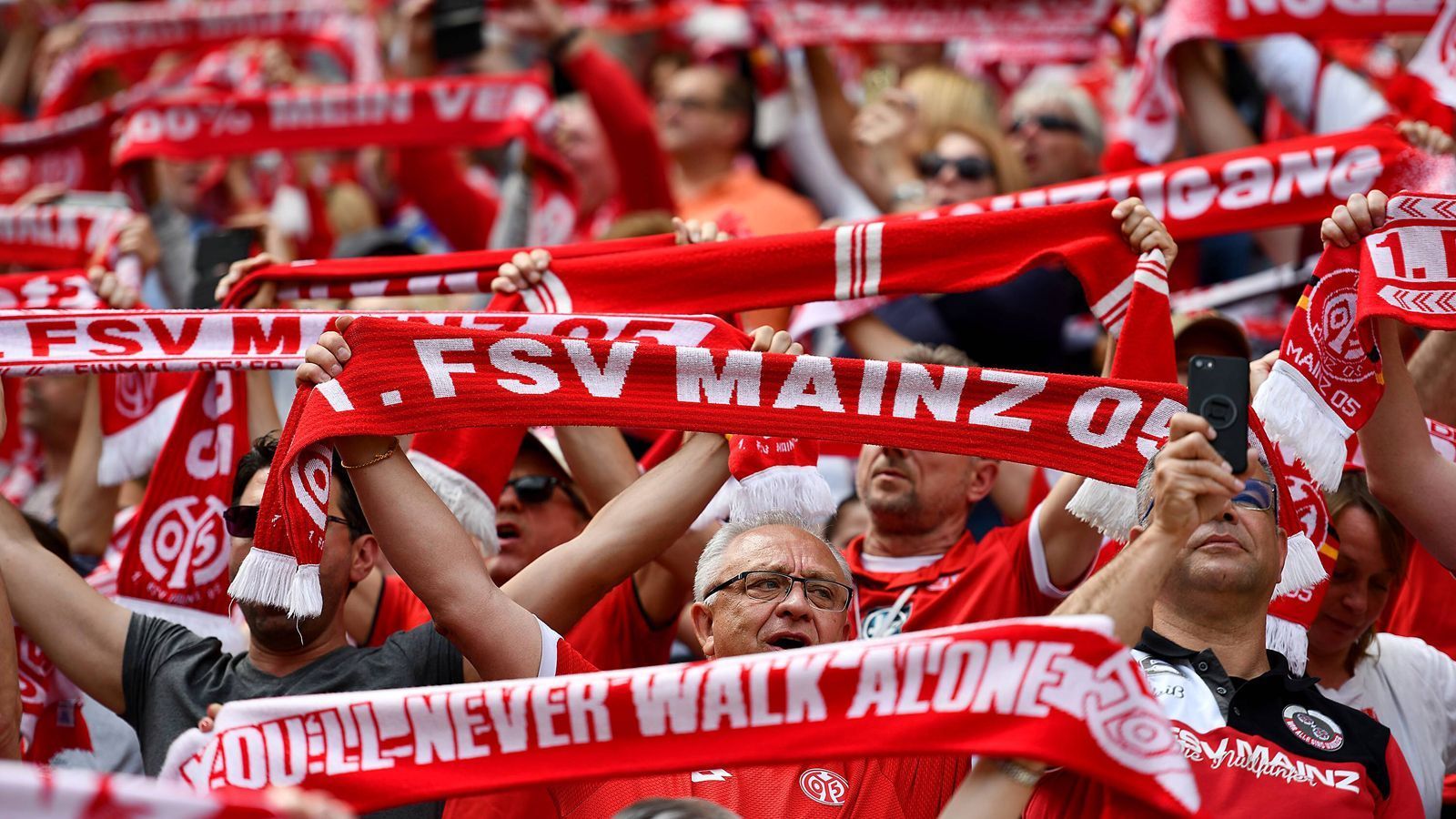 
                <strong>Platz 17 - 1. FSV Mainz 05</strong><br>
                Gesamtstrecke bei allen 17 Bundesliga-Auswärtsfahrten: 5.232 KilometerDurchschnittliche Strecke pro Auswärtsfahrt: 308 Kilometer
              