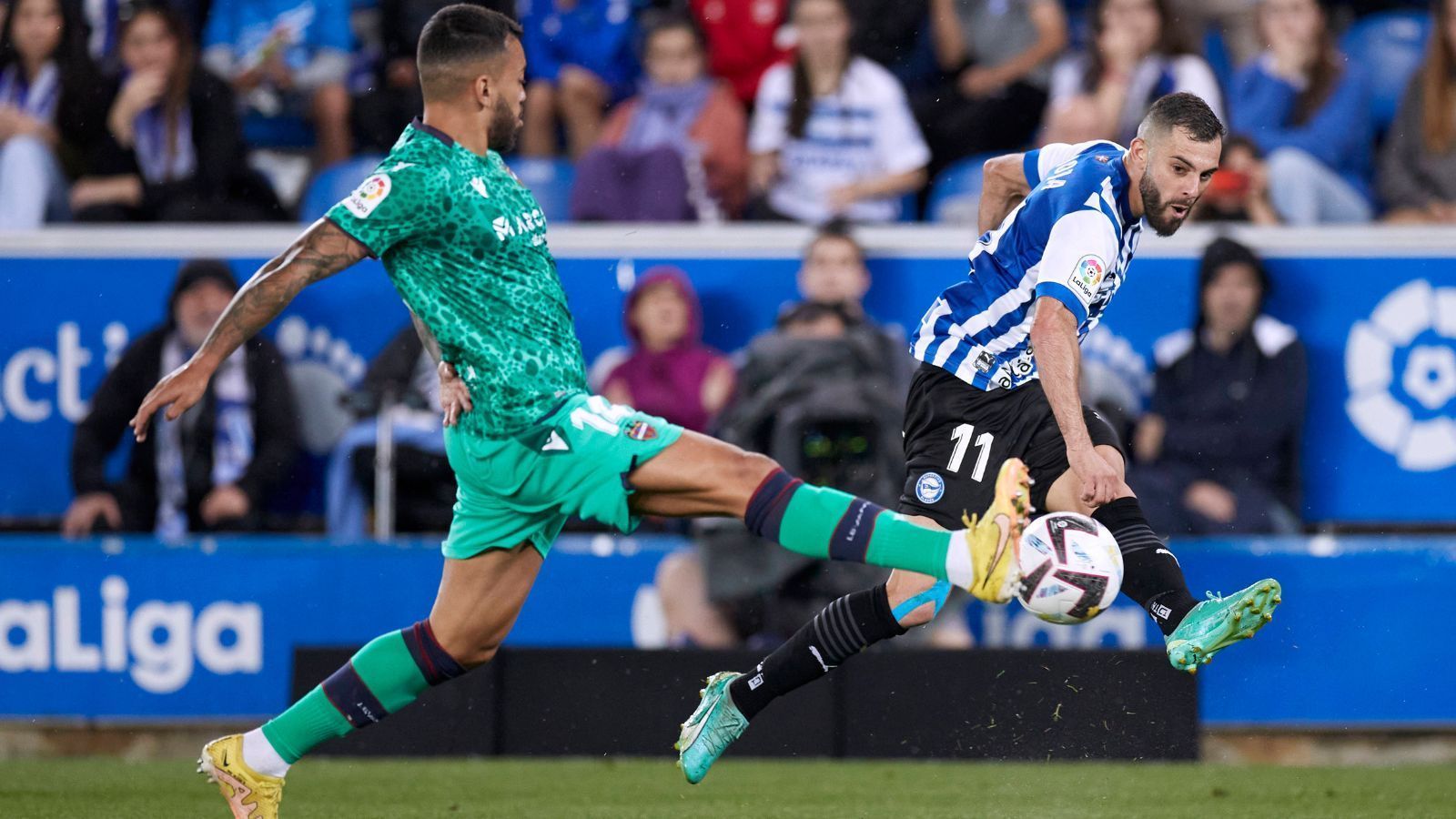 
                <strong>Alaves oder Levante (Spanien / LaLiga)</strong><br>
                Am Samstag, den 17. Juni entscheidet sich, ob Levante oder Alaves in Spaniens La Liga aufsteigen darf. Das Hinspiel zwischen dem Tabellen-Dritten der Segunda Division (Levante) und dem Tabellen-Vierten Alaves endete 0:0. Das Rückspiel steigt am Samstag, den 17. Juni in Valencia, der Heimat von Levante.
              