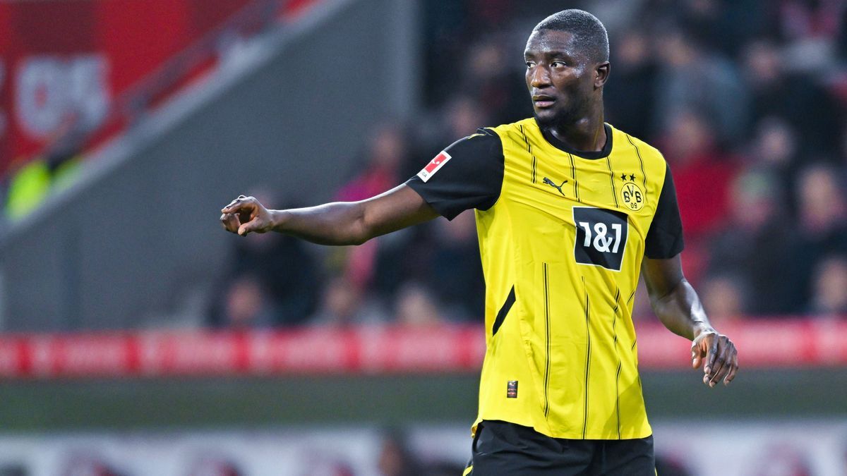 Serhou Guirassy (Borussia Dortmund) schaut zu waehrend des Spiels der 1. Bundesliga zwischen 1. FSV Mainz 05 und Borussia Dortmund, Mewa Arena am 09. November 2024 in Mainz, Deutschland. (Foto von ...