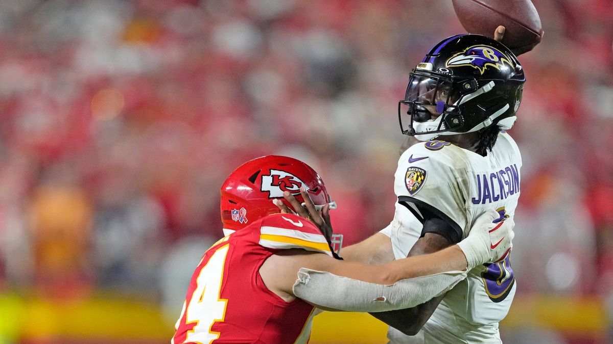 Baltimore Ravens Quarterback Lamar Jackson (8) tries a pass under pressure from Kansas City Chiefs linebacker Leo Chenal (54) During the season kick off game at Arrowhead Stadium in Kansas City, Mi...