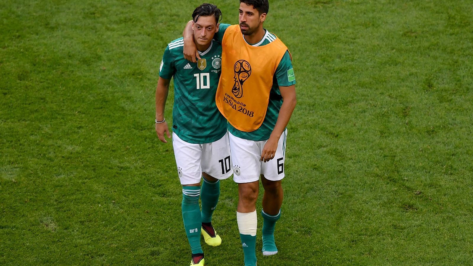 
                <strong>Verlierer: Sami Khedira</strong><br>
                Wie Özil gehört er zu den größten Verlierern. Spielerisch ist er bei der WM weit von seiner Bestform entfernt, kommt gegen Südkorea nur zum Einsatz, weil Rudy verletzt fehlt.
              