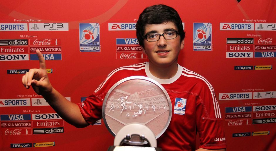 
                <strong>Francisco Cruz (2011)</strong><br>
                Schon im Vorjahr hatte der erst 16-jährige Francisco Cruz auf sich aufmerksam gemacht. Beim FIWC 2011 folgte dann sein Durchbruch. Der Portugiese gewann das Finale in Los Angeles und krönte sich zum Weltmeister.
              