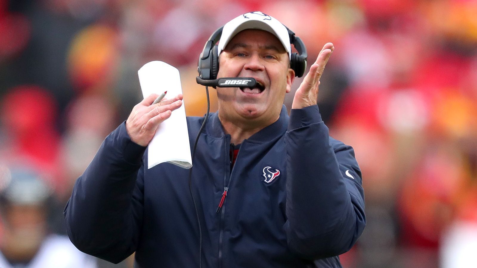 
                <strong>Verlierer: Bill O'Brien</strong><br>
                Die Houston Texans sind der FC Schalke 04 der NFL. Beide Teams sind noch ohne Punkte und haben als erste ihren Coach rausgeschmissen. Am Dienstag trennten sich die Texans von Bill O'Brien, Assistent Romeo Crennel übernimmt und soll bei einer Bilanz von 0-4 (nächster Schalke-Verweis) die Saison retten.
              