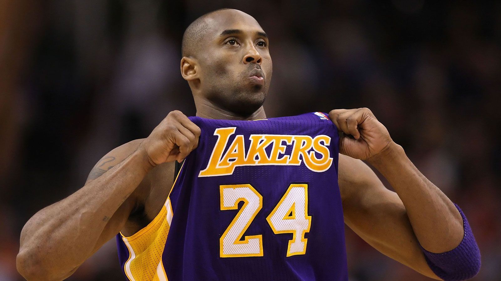 
                <strong>Platz 9: Kobe Bryant</strong><br>
                In der NBA aktiv für: L.A. LakersPlayoff-Siege: 135Absolvierte Playoff-Spiele: 218Playoff-Siege in %: 61,36
              