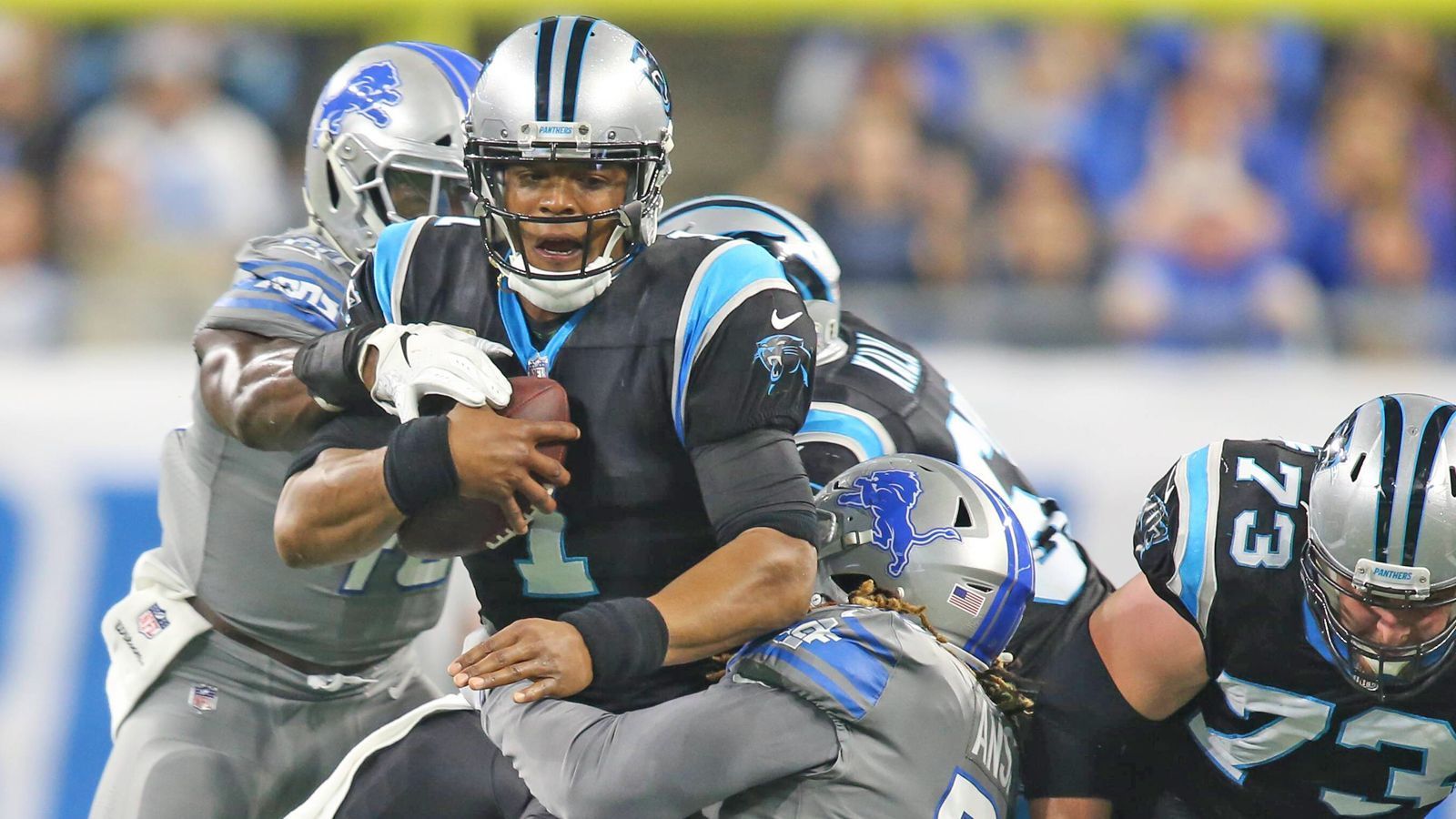 
                <strong>Draft Needs der Carolina Panthers</strong><br>
                Bei den Panthers steht fest: Quarterback Cam Newton muss besser beschützt werden, um wieder auf sein MVP-Niveau von 2015 zu kommen. Mit Center Matt Paradis wurde auch bereits in die Offensive Line investiert. Im Draft sollte trotzdem noch ein junger, frischer Guard oder Tackle folgen, damit "Super-Cam" sein Spiel entfalten kann. Gefahr fehlt den Panthers auch noch an der defensiven Front. Neben Free-Agent-Verpflichtung Bruce Irvin wird noch ein explosiver Quarterback-Jäger gesucht. Und rund um Abwehr-Mastermind Luke Kuechly kann auch noch ein neuer Linebacker gut gebraucht werden.
              