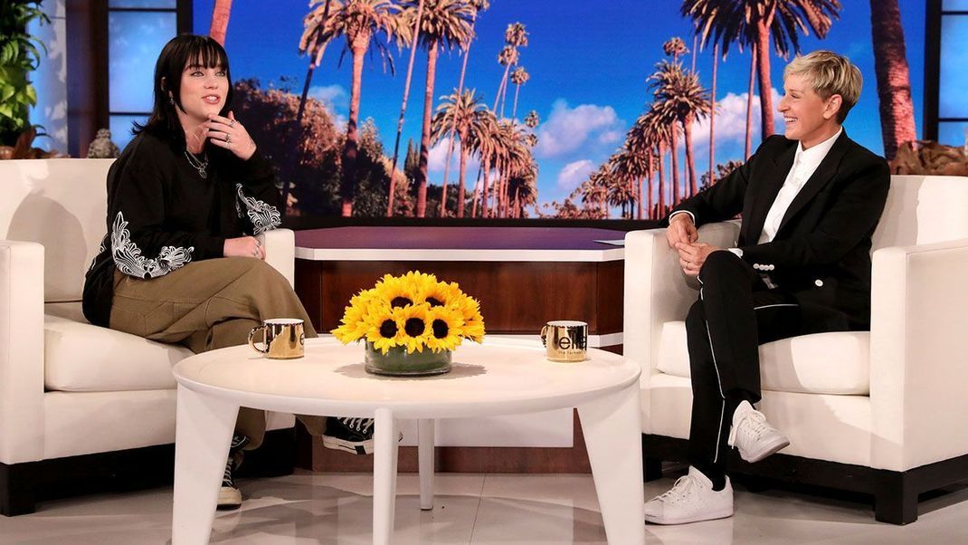 Mit ihrer rockigen Art inspiriert die Singer-und-Songwriterin Billie Eilish viele ihrer Fans der "GenZ" – im April 2022 war sie zu Gast bei "The Ellen DeGeneres Show".