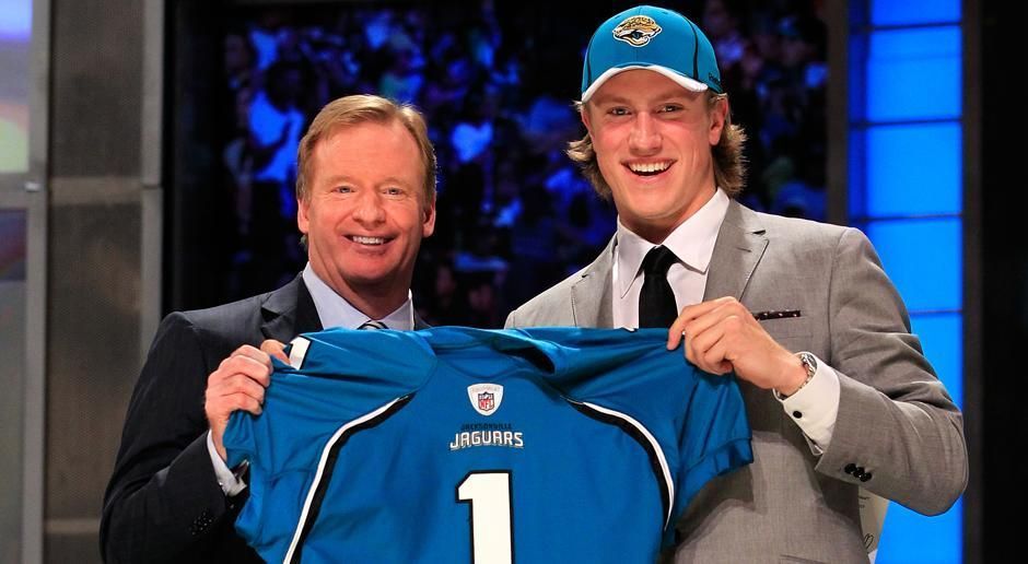 
                <strong>NFL-Draft 2011</strong><br>
                In der ersten Runde ausgewählte Quarterbacks:Pick 1 (Carolina Panthers) - Cam Newton - Pick 8 (Tennessee Titans) - Jake Locker (aktiv von 2011 bis 2014) - Pick 10 (Jacksonville Jaguars) - Blaine Gabbert (Foto) - Pick 12 (Minnesota Vikings) - Christian Ponder (aktiv von 2011 bis 2016)
              