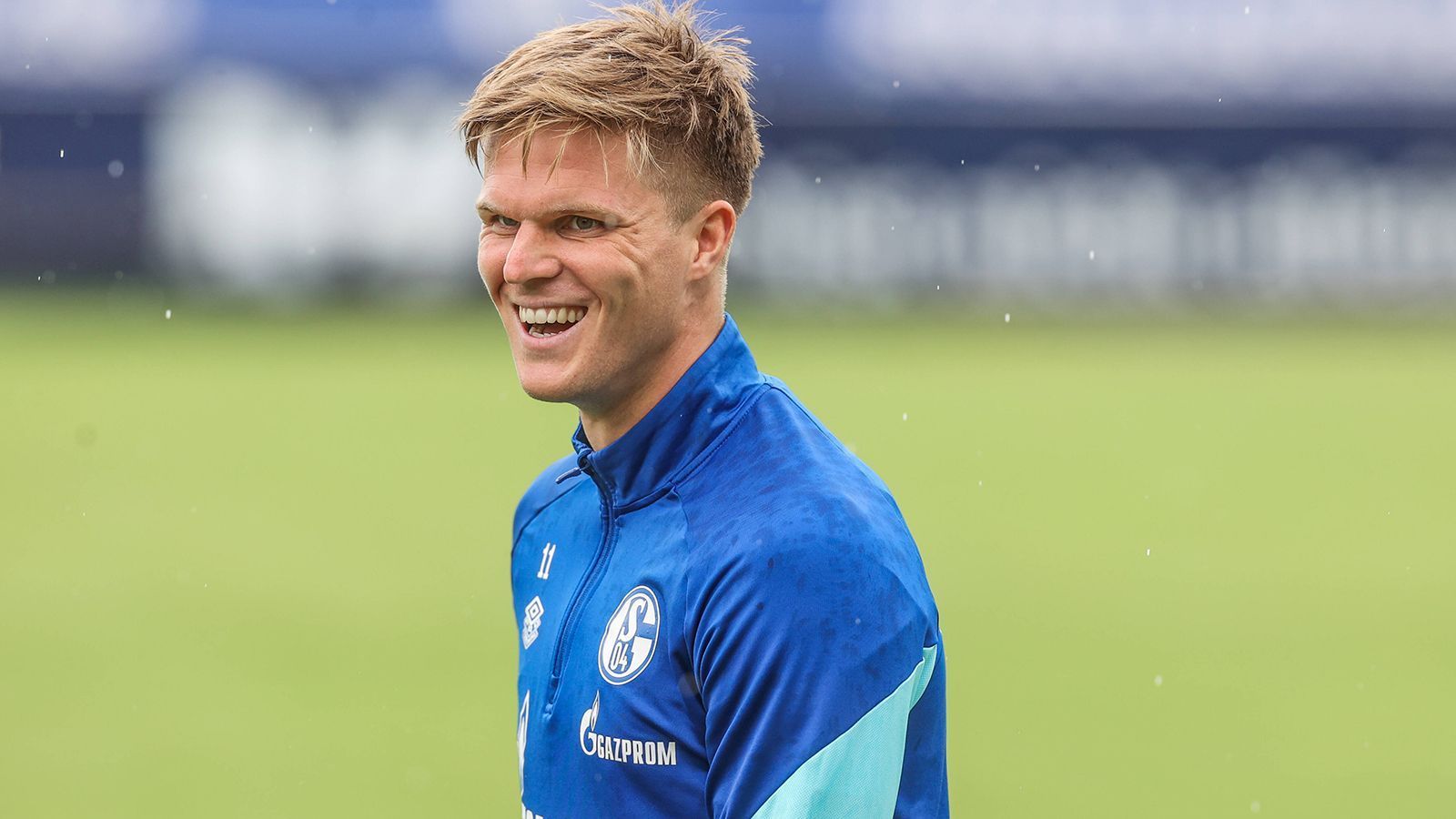 
                <strong>LA: Marius Bülter (FC Schalke 04)</strong><br>
                Bei Union Berlin schaffte der Flügelstürmer nicht den erhofften Durchbruch, nun versucht sich der 28-Jährige ein weiteres Mal in der 2. Liga. In seiner bisher einzigen Saison im Unterhaus 2018/19 mit Magdeburg spielte sich Bülter ins Schaufenster und landete schließlich in der Bundesliga. Nun kann er sich bei einem großen Klub erneut für höhere Aufgaben empfehlen. Das Potenzial ist definitiv vorhanden. Und der Linksaußen wird Lust haben, sich zu beweisen. 
              