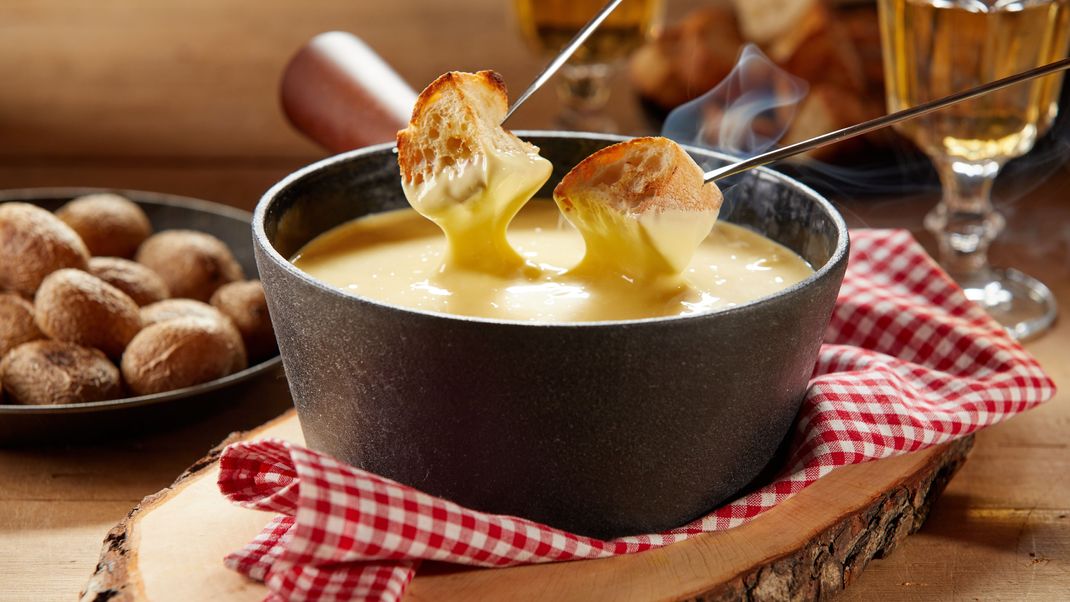 Cremiger Genuss aus dem Topf: Weißt du, welcher Käse sich perfekt für Käsefondue eignet?