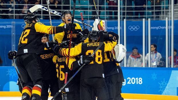 
                <strong>DEB-Helden: Die Schlüsselspieler der deutschen Eishockey-Nationalmannschaft</strong><br>
                Die deutsche Eishockey-Nationalmannschaft schreibt in Pyeongchang Geschichte: Der unglaubliche 4:3-Thriller gegen Weltmeister Schweden und der Einzug ins Halbfinale ist der größte olympische Erfolg seit 1976. Damals holte das DEB-Team Bronze. Die winkt nun erneut, im Halbfinale ist Kanada der Gegner. Der nächste Hammer, immerhin ist Kanada Olympiasieger.
              