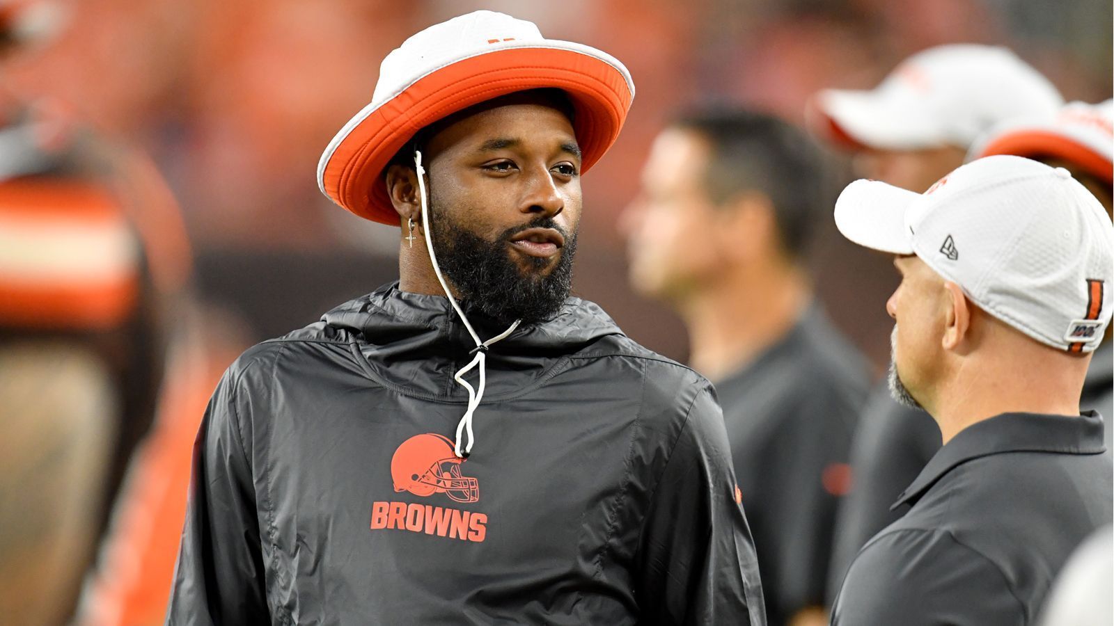 
                <strong>Jarvis Landry: Mögliche Landing Spots für den Wide Receiver der Cleveland Browns</strong><br>
                Jarvis Landry könnte nach einer enttäuschenden Saison von den Cleveland Browns entlassen werden und bei einem anderen Team in der kommenden NFL-Saison wieder angreifen. ran beleuchtet die aktuelle Situation des Wide Receivers und zeigt mögliche Landing Spots innerhalb der Liga. 
              