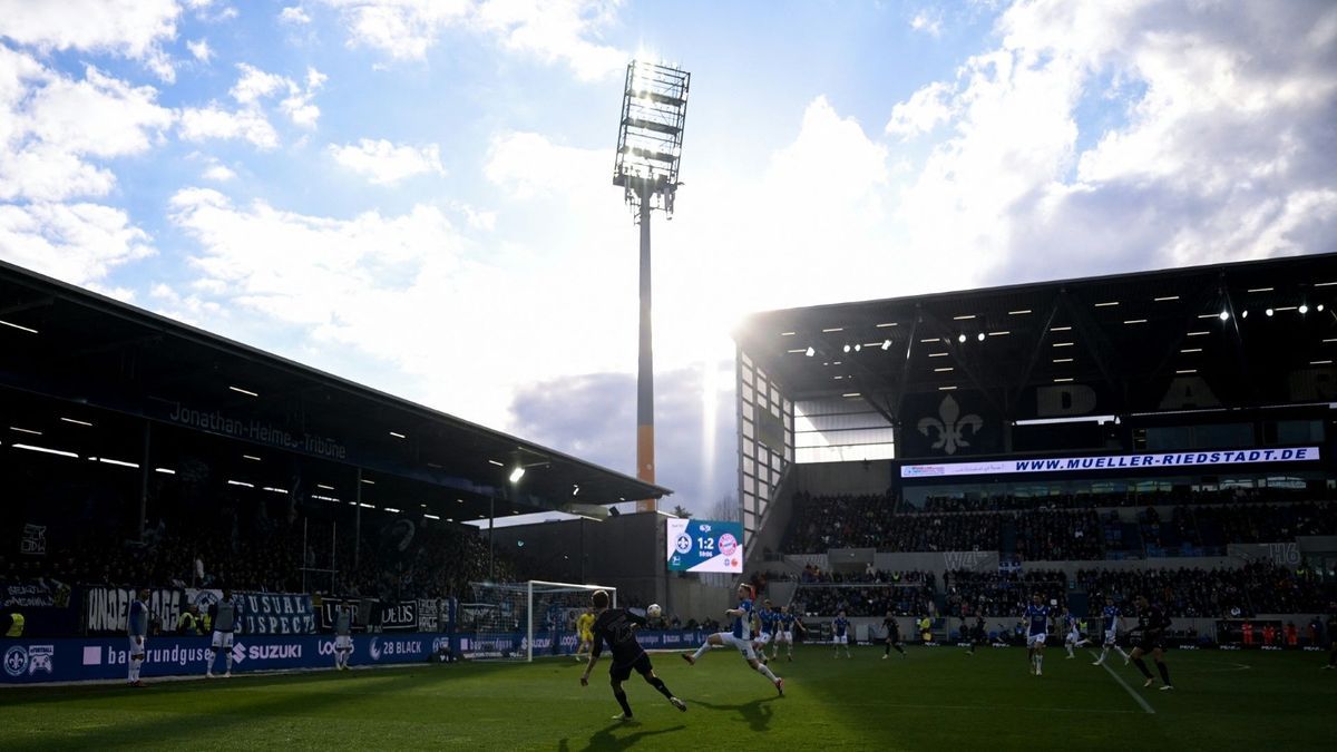 Darmstadt 98 spielt in Sondertrikot