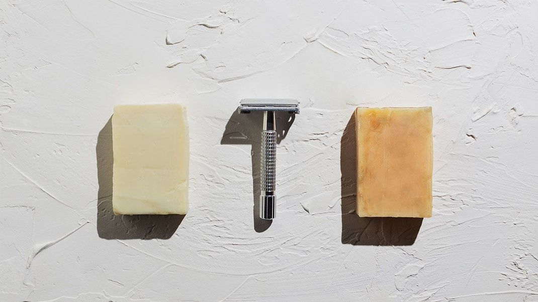 Rasiermesser, Rasierhobel und Co. – im Beauty-Artikel findest du die Hacks für eine nachhaltige und vegane Rasur. 