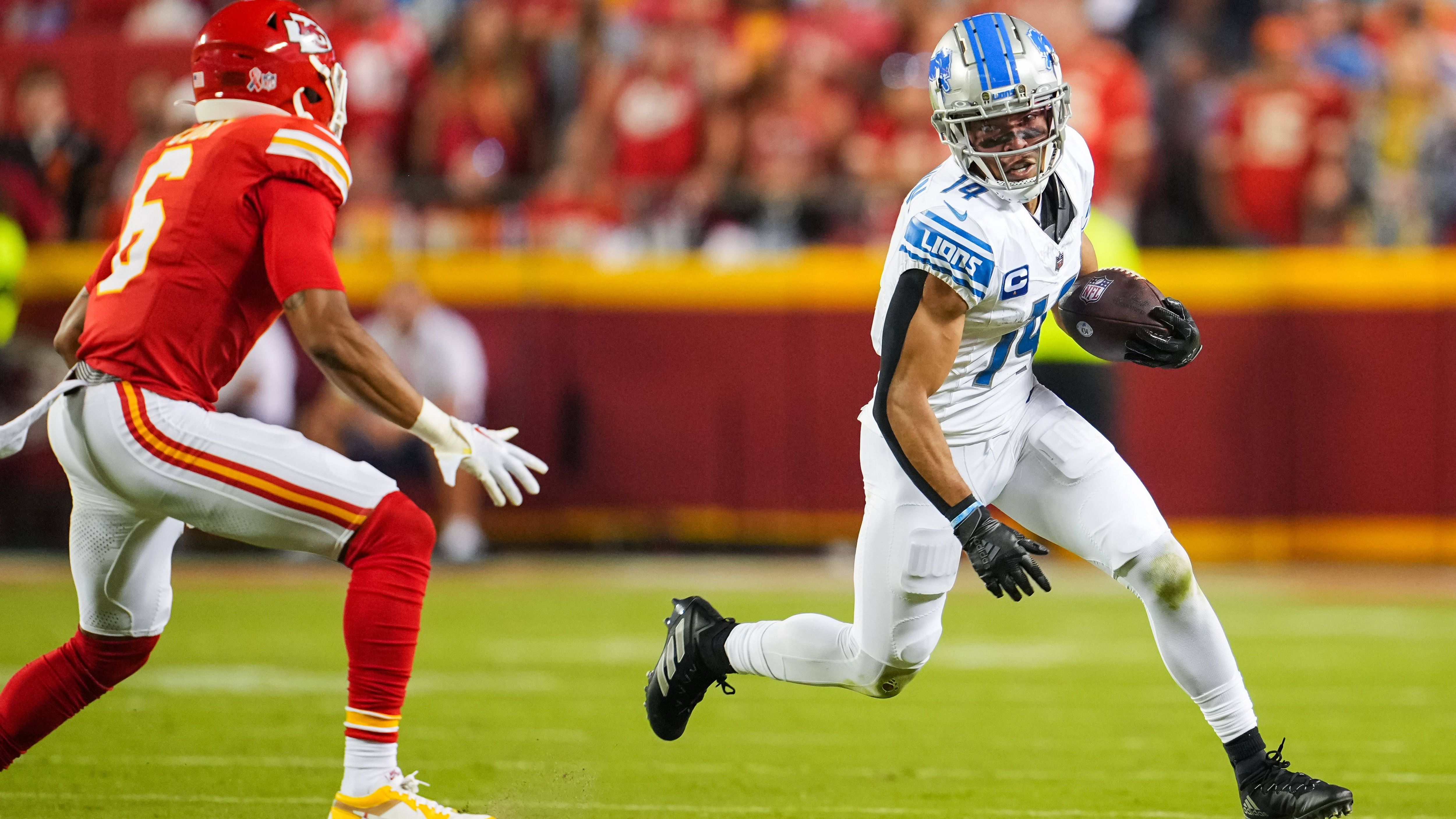 <strong>Amon-Ra St. Brown und die Detroit Lions</strong><br>St. Brown sorgt für den ersten Touchdown der NFL-Saison 2023 und geht damit in die Geschichtsbücher ein. Mit sechs Catches bei neun Anspielen ist der Deutsch-Amerikaner auch die Nummer-1-Anspielstation von Quarterback Jared Goff.&nbsp;