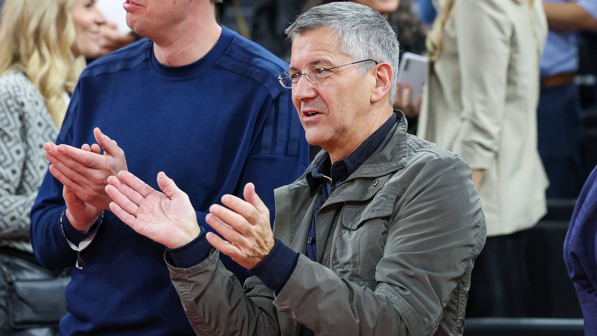 Herbert Hainer (FC Bayern Muenchen, Praesident) applaudiert nach dem Sieg, GER, FC Bayern Basketball vs. Real Madrid, Basketball, Euroleague, 7. Spieltag, Saison 2025 2026, 28.10.2025, GER, FC Baye...