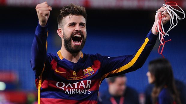 
                <strong>Gerard Pique (FC Barcelona)</strong><br>
                Innenverteidiger - Gerard Pique (FC Barcelona): Im Sommer 2004 ging Teenager Pique von Barcelona zu Manchester United, um eine Top-Ausbildung zu erhalten. Die bekam er auch, aber eben nicht die Perspektive unter Sir Alex Ferguson dauerhaft bei den Profis zu spielen. Vier Jahre später kaufte Barca den einstigen Jugendspieler zurück - für fünf Millionen Euro Ablöse. Aus heutiger Sicht ist er damit eines der größten Schnäppchen Barcelonas. Denn: Für seinen Transfer nach Manchester kassierten die Katalanen einst angeblich mehr als der Rückkauf kostete.
              