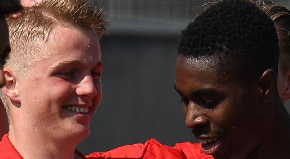 
                <strong>Felix Götze und Maxime Awoudja</strong><br>
                Der FC Bayern stellt mit Felix Götze und Maxime Awoudja zwei Talente im Kader der U19. Beide kamen nicht zum Einsatz gegen die Niederlande, geschweige denn in einer Partie unter Frank Kramer. Es bleibt offen, ob sich an dieser Situation noch etwas ändert.
              