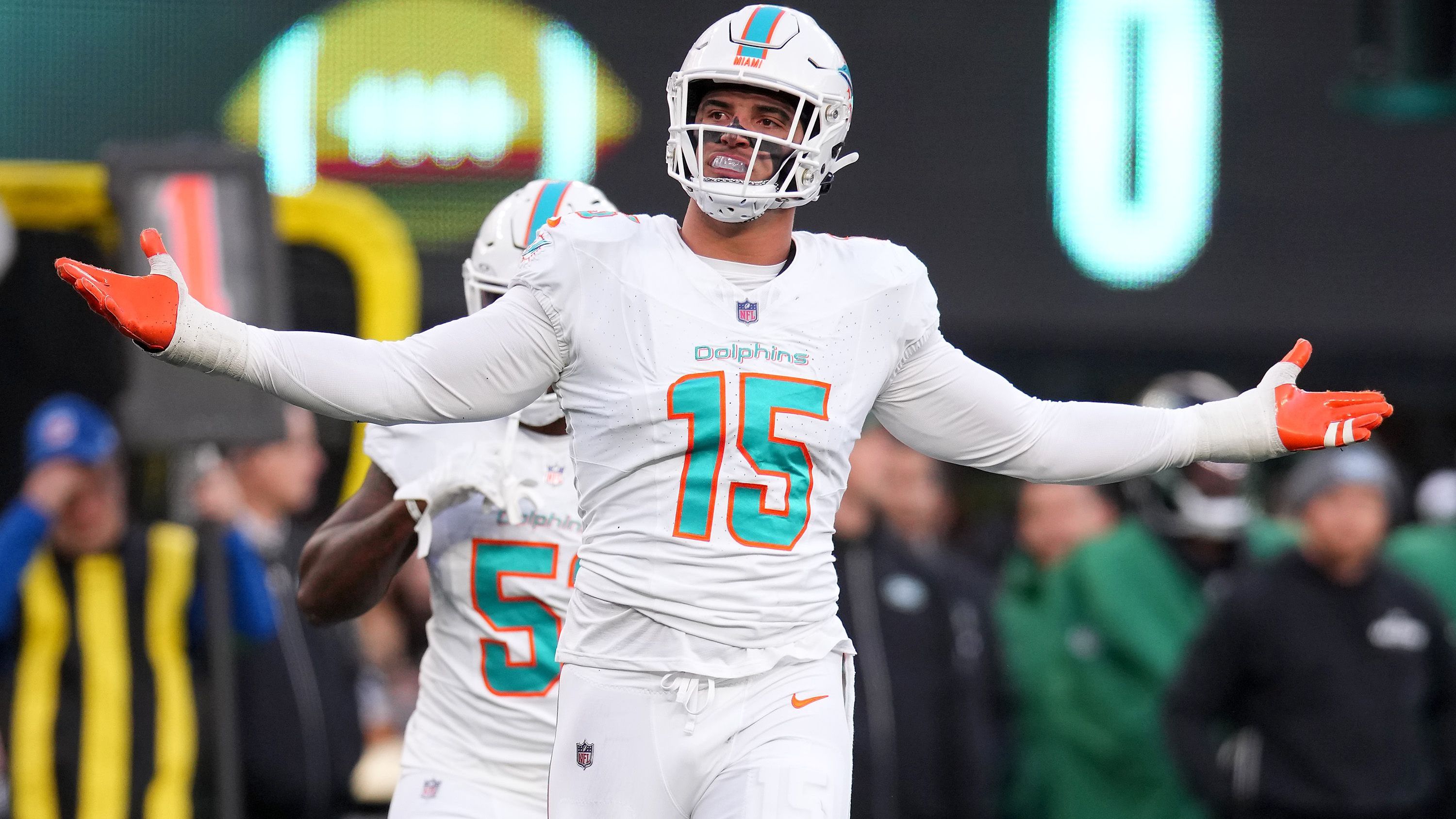 <strong>Jaelan Phillips: Achillessehne</strong><br>Doch Chubb ist nicht der einzige Linebacker, auf dessen Rückkehr die Miami Dolphins warten. Auch Jaelan Phillips' Saisonstart steht noch in den Sternen. Der Edge Rusher erlitt in Woche 12 der Saison 2023 eine schwere Verletzung an der Achillessehne und schuftet seitdem für sein Comeback.