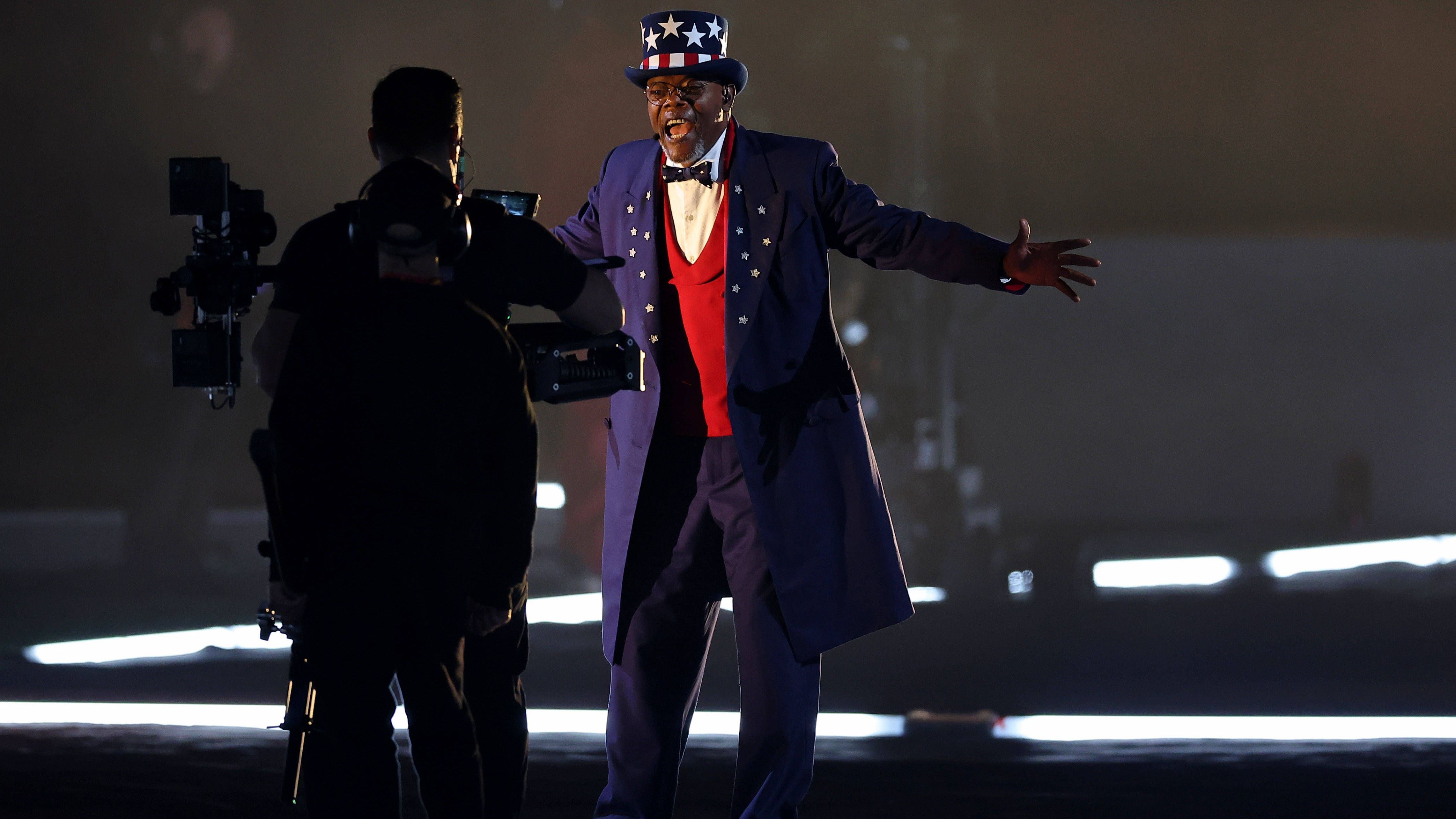 <strong>So lief die Halftime-Show mit Kendrick Lamar</strong><br>Wie Jacksons Auftritt wohl Donald Trump gefallen hat? Der Schauspieler ist ein großer Kritiker des US-Präsidenten, der die Show im Stadion verfolgte.