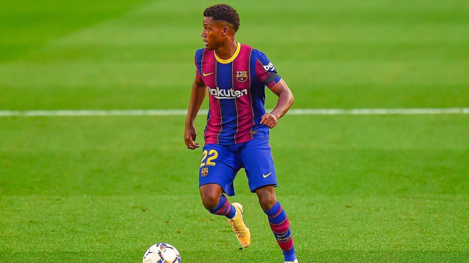 
                <strong>Ansu Fati </strong><br>
                Das nächste "Wunderkind" aus dem Barca-Nachwuchs hat bereits in der vergangenen Saison für Furore gesorgt. So ist Fati mit 16 Jahren und zehn Monaten der jüngste Torschütze in der Klubgeschichte der Katalanen und zugleich der jüngste Torschütze in der Geschichte der Champions League und der spanischen Nationalmannschaft. Mit 18 Jahren hat Fati, der vorwiegend als Linksausßen agiert, bereits 41 Pflichtspiele für die Profis absolviert und dabei bereits 13 Treffer erzielt. 
              