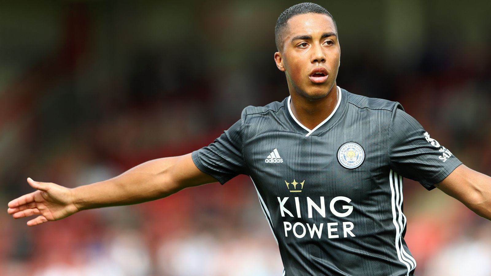 
                <strong>Leicester City (neuer Rekordtransfer im Sommer 2019)</strong><br>
                Rekordtransfer: Youri TielemansAblösesumme: 45 Millionen EuroVerpflichtet von: AS Monaco (Juli 2019/davor ausgeliehen)
              