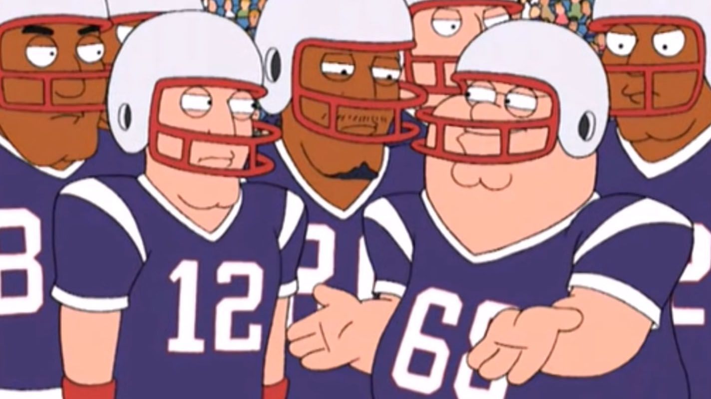 
                <strong>New England Patriots - Peter Griffin und seine Familie ("Family Guy")</strong><br>
                Die Zeichentrick-Familie aus dem fiktiven Quahog (Rhode Island) ist wie ihr Erfinder Seth McFarlane ein großer Fan der New England Patriots. Diese Leidenschaft schlägt sich nicht nur in regelmäßigen Besuchen von Spielen in Foxborough nieder, sondern auch in zahlreichen Gastauftritten der Patriots-Stars. Vater Peter Griffin (r.) wird kurzerhand Mitspieler von Quarterback Tom Brady (l.), während Rob Gronkowski mit seinen Brüdern in die Nachbarschaft der Spooner Street einzieht (beide sprechen ihre Charaktere selbst). Neben den Patriots sind die Griffins auch oft bei Spielen der Boston Red Sox zu Gast.Peter spielt für die Patriots: https://www.youtube.com/watch?v=6fxgQy2Z2m4
              