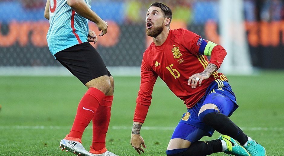 
                <strong>Sergio Ramos</strong><br>
                Sergio Ramos: Holte sich nach einem taktischen Foul gegen Yilmaz gleich in der ersten Minute die Gelbe Karte ab. Agierte dann gewohnt souverän, ohne jedoch groß aufzufallen. Gefühlt kam jeder Pass des Kapitäns an. ran-Note 2
              