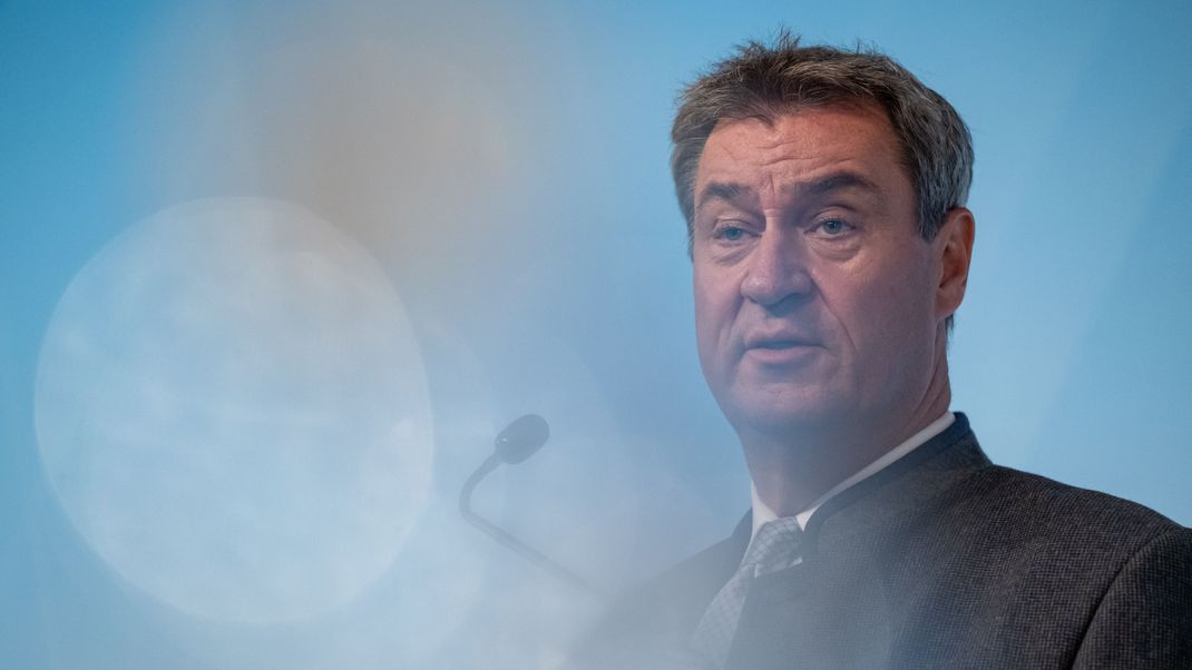 Markus Söder (CSU) gibt nach dem Sonder-Koalitionsausschuss ein Statement zum Fall des stellvertretenden Ministerpräsidenten Aiwanger. 