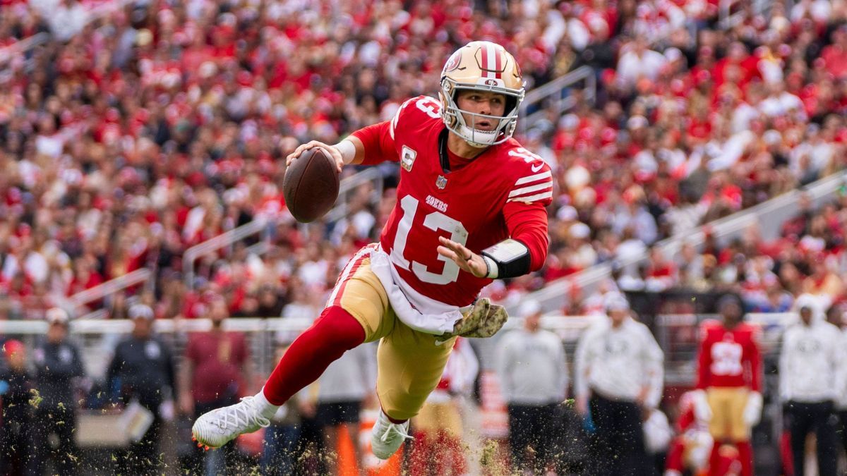 NFL, American Football Herren, USA Seattle Seahawks at San Francisco 49ers November 17, 2024; Santa Clara, California, USA; San Francisco 49ers quarterback Brock Purdy (13) runs the football agains...