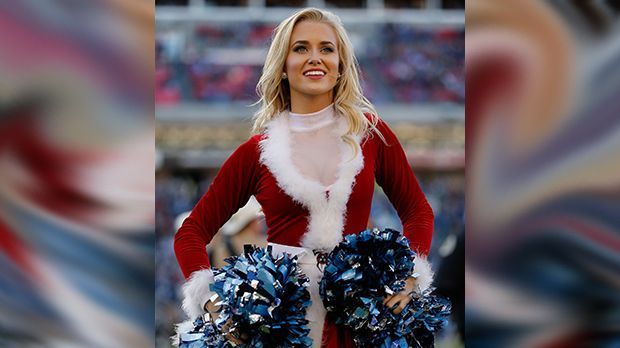 
                <strong>Tennessee Titans</strong><br>
                Auch in Tennessee setzen die Cheerleader der Titans auf den klassisch roten Mantel. 
              