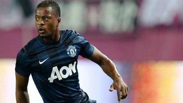 
                <strong>Manchester United - Auswärtstrikot</strong><br>
                In der Ferne treten die Red Devils künftig in Blau auf. Das Karomuster erinnert dabei ein wenig an einen Schottenrock - eine Hommage an die schottische Trainer-Legende Alex Ferguson?
              