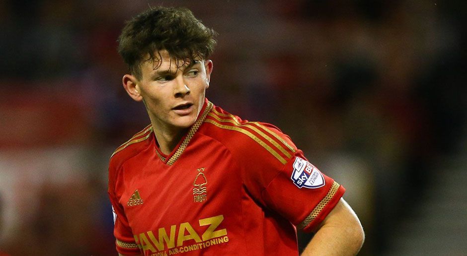 
                <strong>Oliver Burke (Zugang RB Leipzig)</strong><br>
                Oliver Burke (Zugang RB Leipzig): Bei ihrer Schlussoffensive auf dem Transfermarkt geben die Sachsen sogar dem FC Bayern das Nachsehen. Denn auch der Rekordmeister soll an dem schottischen Talent von Nottingham Forest dran gewesen sein. In Leipzig unterschreibt der 19-Jährige für fünf Jahre. "Der Transfer freut uns auch deswegen besonders, weil an ihm mehrere Top-Klubs interessiert waren", sagt Sportdirektor Ralf Rangnick. Angeblich überweist RB zwölf Millionen Euro nach England.
              