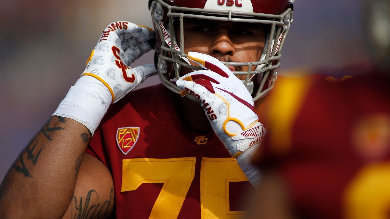 
                <strong>14. Pick: New York Jets - Alijah Vera-Tucker</strong><br>
                &#x2022;  Offensive Lineman -<br>&#x2022;  USC -<br>&#x2022; Trade mit den Minnesota Vikings von Picks 14 und 143 für die Picks 23, 66 und 86 <br>
              