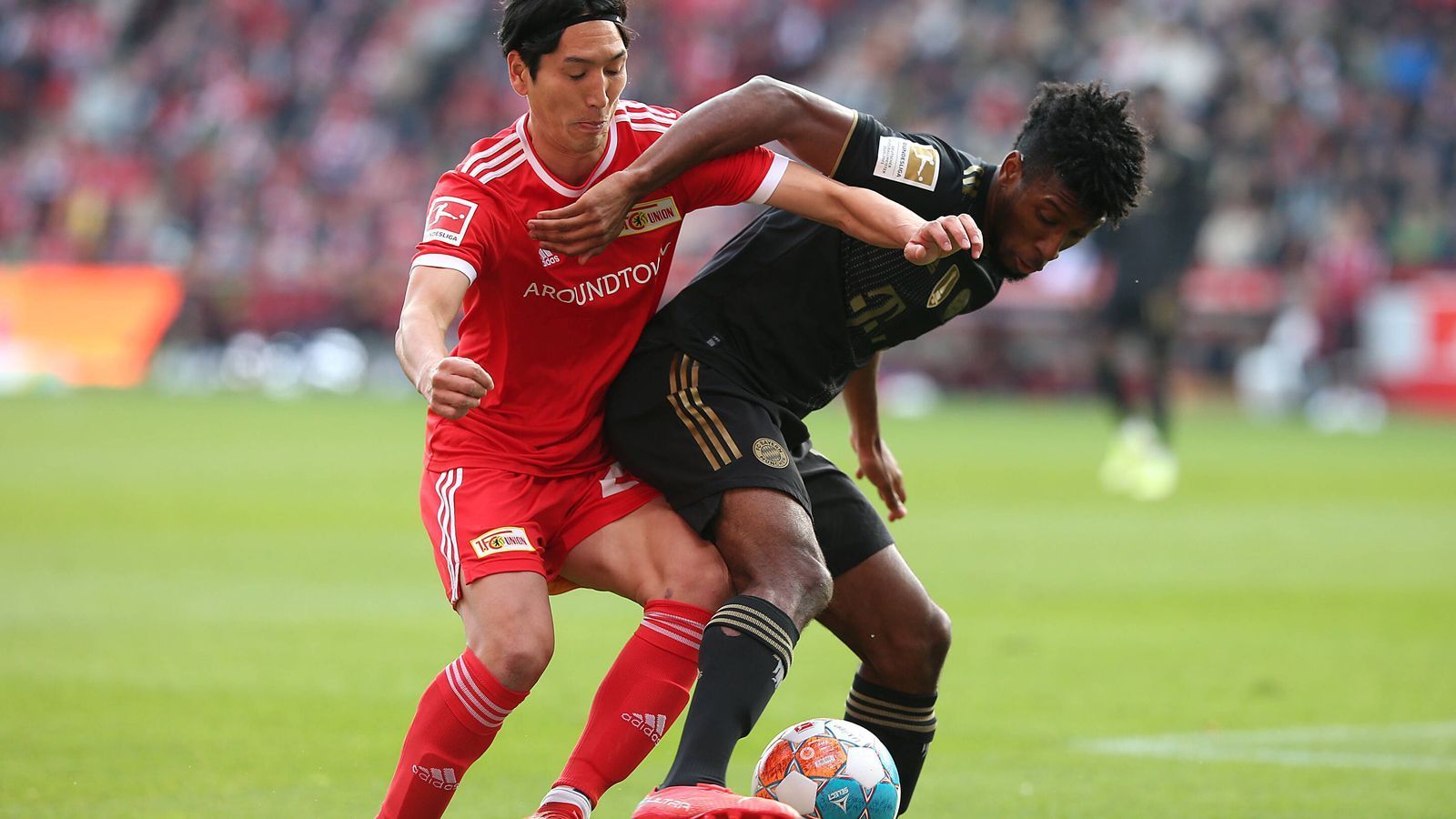 
                <strong>Kingsley Coman</strong><br>
                Feiert wie Tolisso seine Premiere in der Münchener Startelf. Zeigt seine Stärken dabei sofort, agiert sehr flink über beide Außenpositionen. Allerdings merkt man dem Franzosen die fehlende Spielpraxis noch etwas an. In vielen Aktionen wirkt er etwas zu verspielt, was für eine Qualität er besitzt zeigt er dann aber mit seinen Schuss in den Winkel zum 4:1 (61.). Mitten in die Unioner Drangphase macht er so den Deckel auf den Auswärtssieg drauf. ran-Note: 2
              