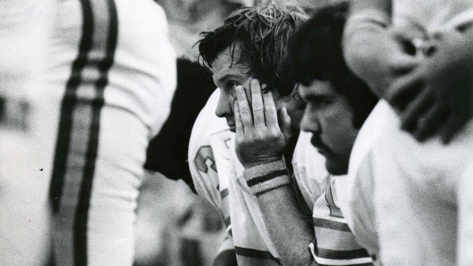 
                <strong>Die längste Sieglosserie der NFL-Geschichte</strong><br>
                Rekordhalter: Tampa Bay Buccaneers - Rekord: 26 aufeinanderfolgende Niederlagen über zwei Spielzeiten - Anmerkung: Die Buccaneers verloren zwischen den Saisons 1976 und 1977 26 Spiele in Folge; Die traurigen Bilanzen: 0-14 und 2:12
              