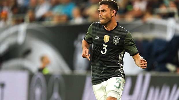 
                <strong>Jonas Hector</strong><br>
                Jonas Hector: Souverän in der Defensive, auch offensiv gewohnt viel unterwegs und mit Zug zum Tor. Hat seinen Platz im Team mit solchen Leistungen vorerst sicher. ran-Note: 2-.
              