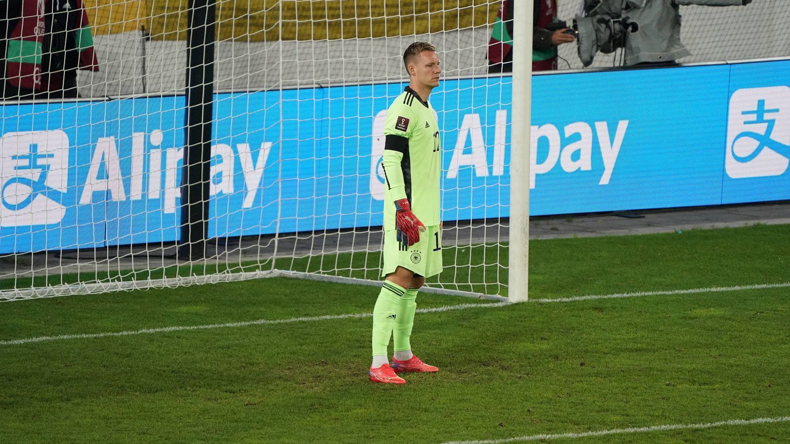 
                <strong>Marc-Andre ter Stegen</strong><br>
                &#x2022; Verein: FC Barcelona<br>&#x2022; Position: Towart<br>&#x2022; Länderspiele/-tore: 30/0<br>
              