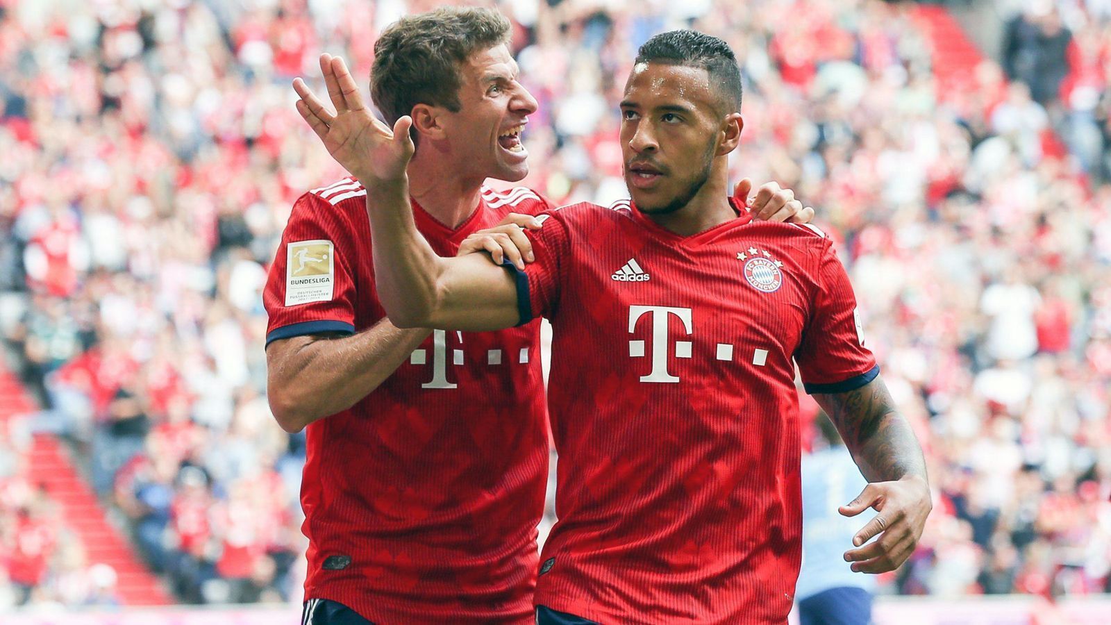 
                <strong>FC Bayern München</strong><br>
                Abstellungsgebühren: 2,349 Millionen EuroAbgestellte Spieler (unter anderem): Thomas Müller (li., Deutschland) und Corentin Tolisso (re., Frankreich)
              