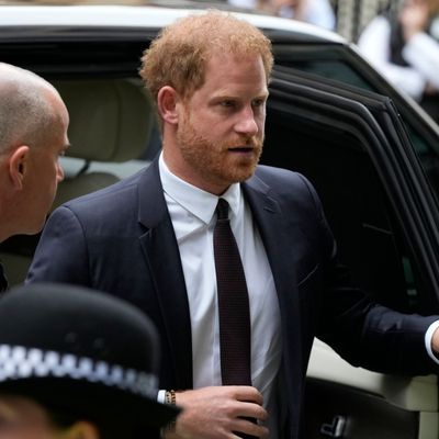 Prinz Harry, Herzog von Sussex, kommt vor dem High Court in London an. 