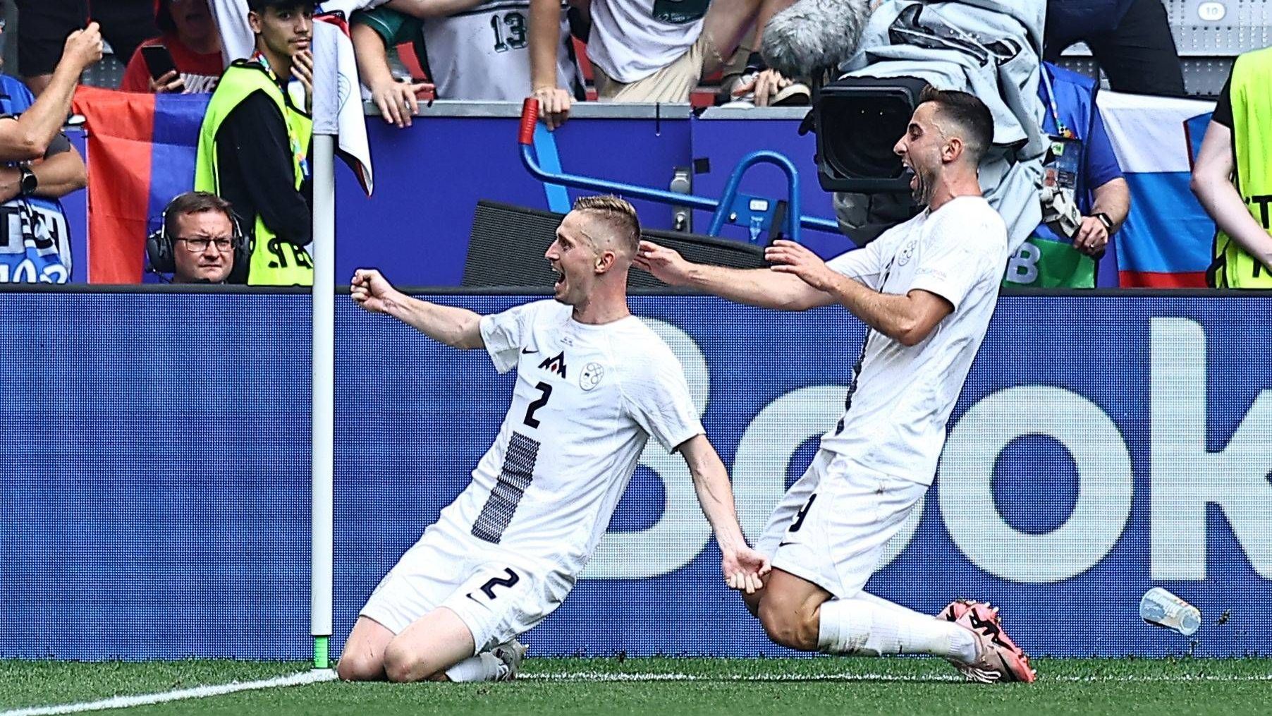 <strong>Was eine Überraschung</strong><br>In der 69. Minute erzielt der Slowene Zan Karnicnik die Führung gegen Serbien und sorgt damit für Wahnsinnsstimmung im Stadion.