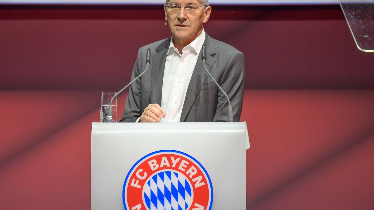 12.11.2023, xemx, Fussball 1.Bundesliga, FC Bayern München - Jahreshauptversammlung 2023 emspor, v.l. Praesident Herbert Hainer (FC Bayern Muenchen) (DFL DFB REGULATIONS PROHIBIT ANY USE OF PHOTOGR...