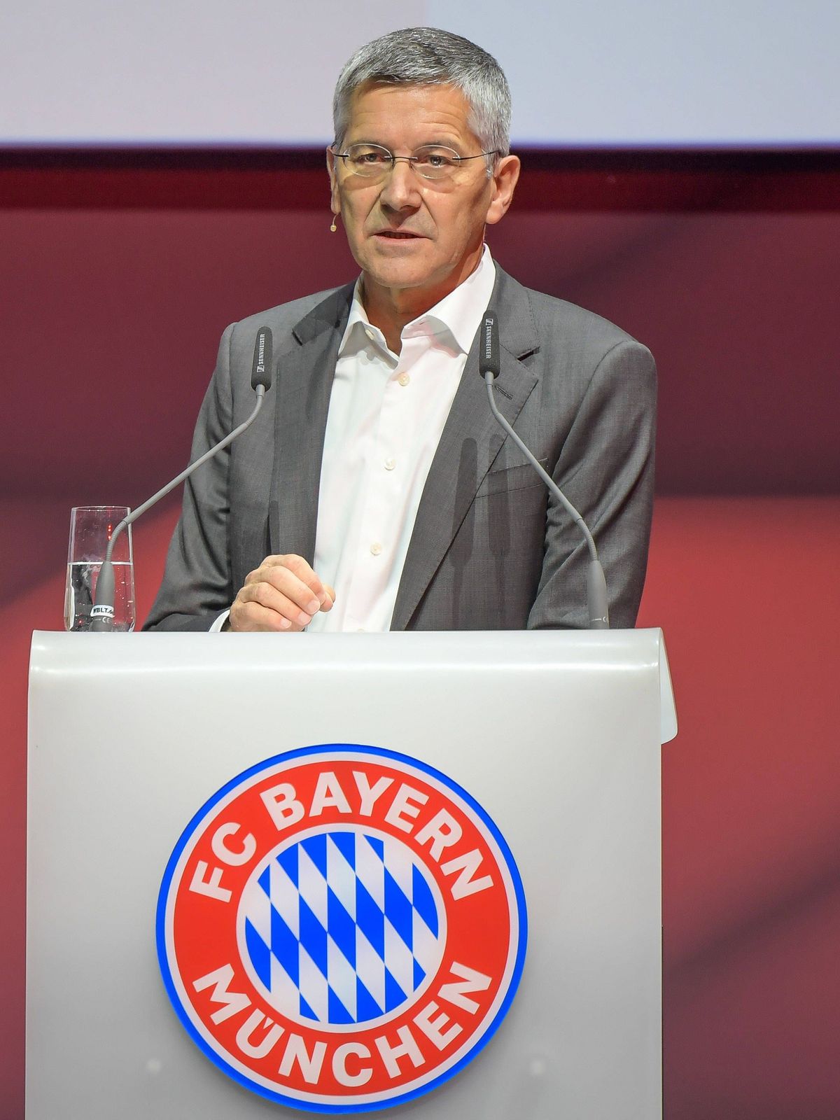 12.11.2023, xemx, Fussball 1.Bundesliga, FC Bayern München - Jahreshauptversammlung 2023 emspor, v.l. Praesident Herbert Hainer (FC Bayern Muenchen) (DFL DFB REGULATIONS PROHIBIT ANY USE OF PHOTOGR...