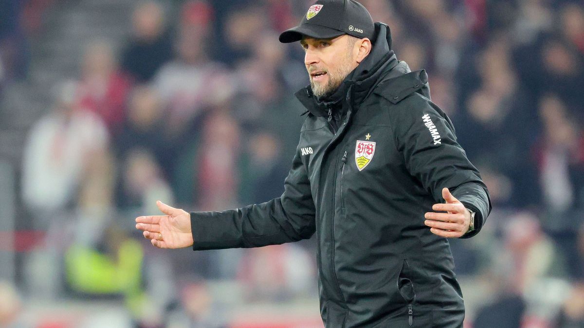 Stuttgart , Fussball Bundesliga Saison 2024 2025 , VfB Stuttgart vs. Bayer 04 Leverkusen , Trainer Sebastian Hoeneß (VfB) Gemäß den Vorgaben der DFL Deutschen Fußball Liga ist es untersagt, in dem ...
