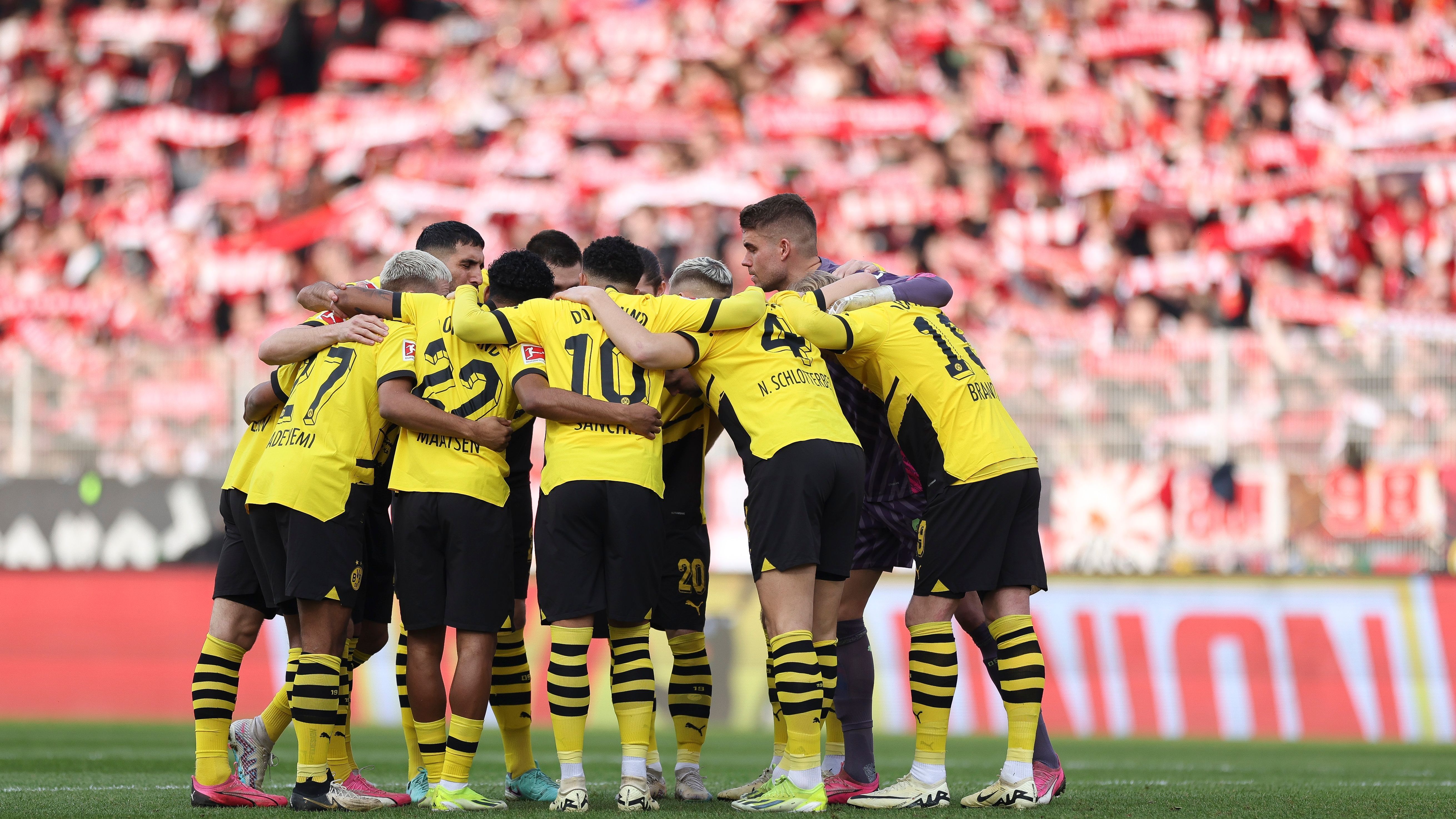 <strong>BVB: Sieg bei Union – konstanter wird’s trotzdem nicht</strong> <br>Der BVB ist und bleibt eine seltsame Wundertüte. Bei Union Berlin gewannen die Dortmunder ein Spiel, das sie in der Vergangenheit oft nicht gewonnen haben. Überzeugen konnten sie dabei allerdings einmal mehr nicht. Und wer nun denkt, dass der Turnaround endlich kommt – nee.