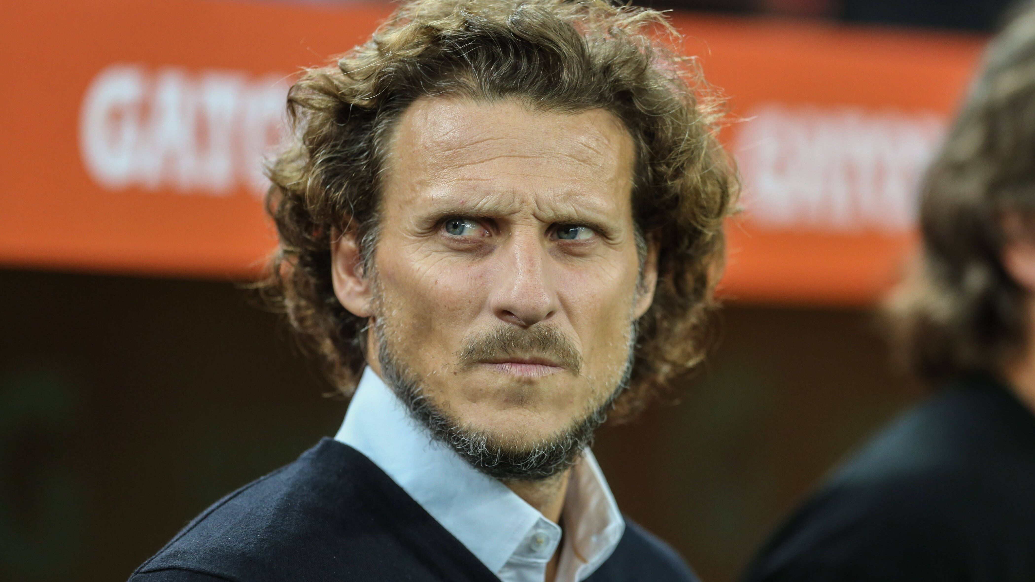 <strong>Uruguay: Diego Forlan</strong><br>Alter: 44 Jahre<br>Position: Mittelstürmer<br>Klubs: u.a. Atletico Madrid, Manchester United, FC Villarreal, Inter Mailand, Cerezo Osaka